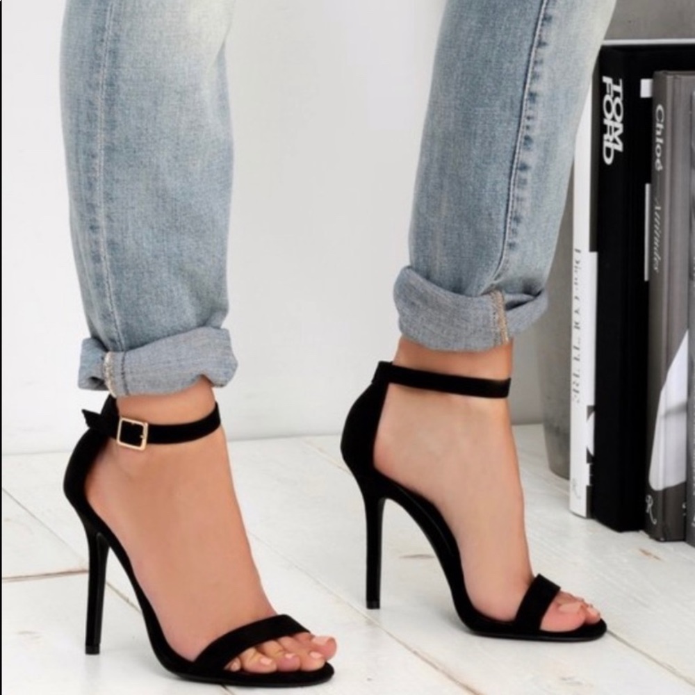 🖤Ankle Strap Heels🖤